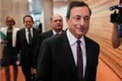 Ngân hàng ECB bất ngờ hạ đồng loạt các lãi suất chủ chốt 