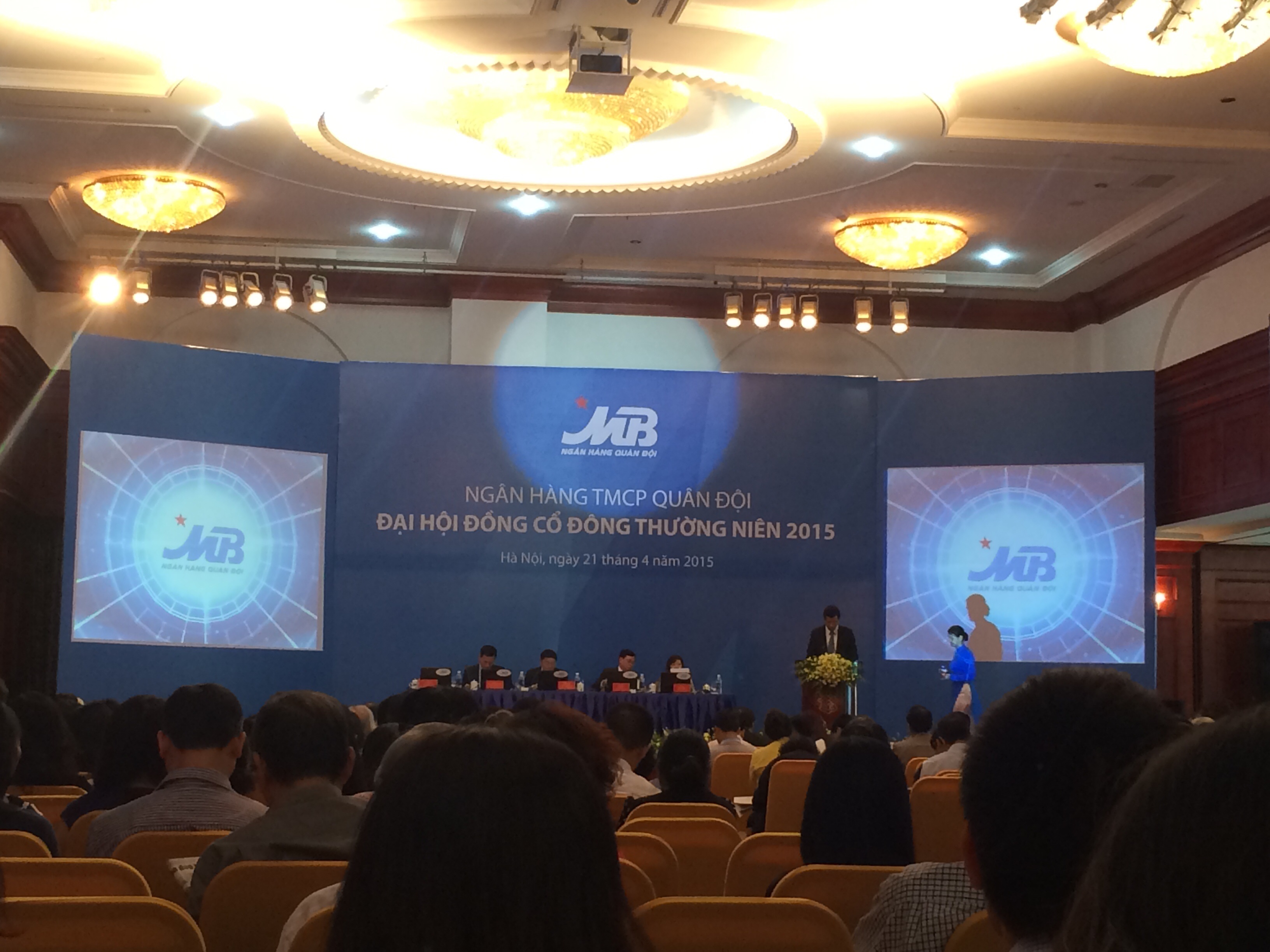 Ngân hàng Quân đội dự kiến tăng vốn lên 16.000 tỷ năm 2015, sáp nhập TCTD khác, SCIC muốn mua 10% vốn