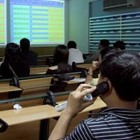 Cổ phiếu “nhà nghèo” làm chủ thị trường