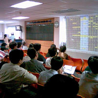 Chứng khoán lại khởi sắc