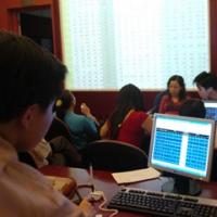 Chứng khoán vượt xa “đỉnh” 5 năm