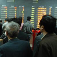 Cổ phiếu BĐS, dầu khí “đốt” nóng thị trường