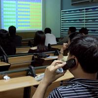 Hoạt động chốt lời gây áp lực lên chứng khoán