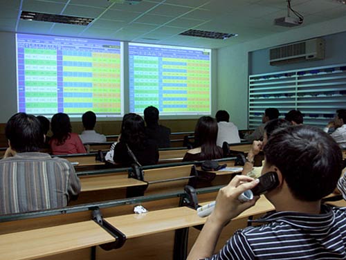 Dễ dàng vượt 640 điểm, chứng khoán hút giới đầu tư