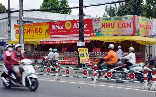 Hạ giá “khủng”, bánh Trung thu vẫn ế