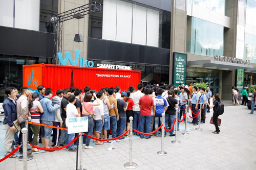 300 chiếc smartphone Wiko đã đến tay khách hàng trong 3 giờ