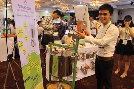 Khởi nghiệp từ... chiếc máng heo