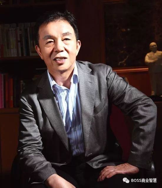 Người đàn ông trở thành tỷ phú nhờ bán...băng vệ sinh phụ nữ