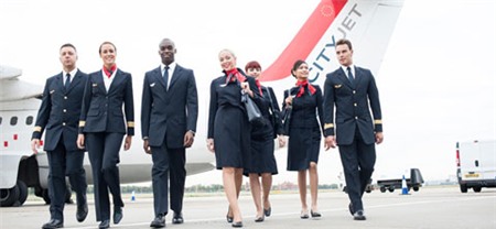 Chuyến bay lặng lẽ lúc mờ sáng của đại gia ngân hàng