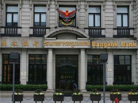 Ngân hàng ngoại vươn sang doanh nghiệp nội