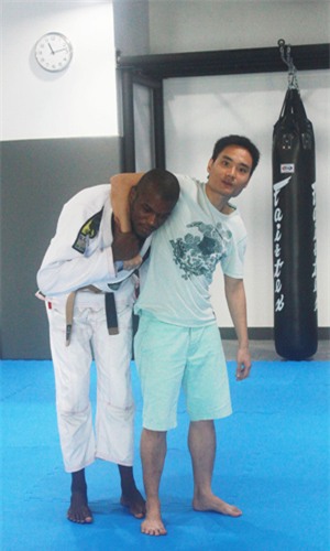 Giám đốc trẻ bỏ sự nghiệp quốc tế, về nước mở phòng võ