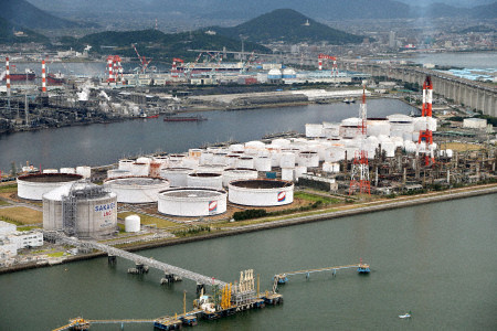 Giá dầu ít biến động, Vitol dự báo giá khó vượt 60 USD năm tới