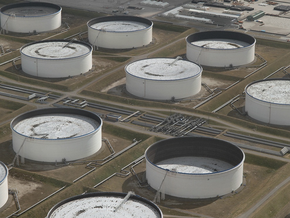 Giá dầu tiếp tục tăng khi số giàn khoan của Mỹ giảm