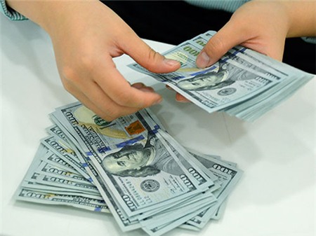 Mua - bán USD nên sòng phẳng