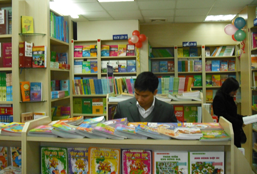 EID: 8/1/2015 ĐKCC tạm ứng cổ tức năm 2014 bằng tiền mặt, tỷ lệ 12%