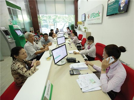 Vì sao có 93 triệu dân, tín dụng tiêu dùng của Việt Nam vẫn thấp?