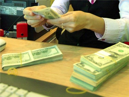 Thị trường ngoại tệ tiếp tục nóng: Chủ yếu do tâm lý găm giữ USD