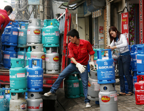 Từ 1/1/2015: Giá gas tại TP HCM giảm 33.000 đồng một bình 12kg