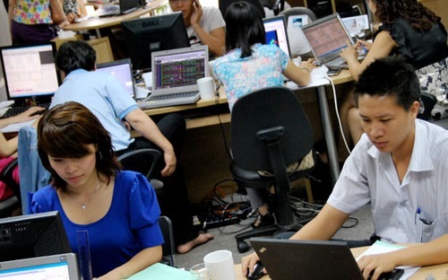 Hàng loạt cổ phiếu giảm giá, VNIndex mất mốc 590 điểm