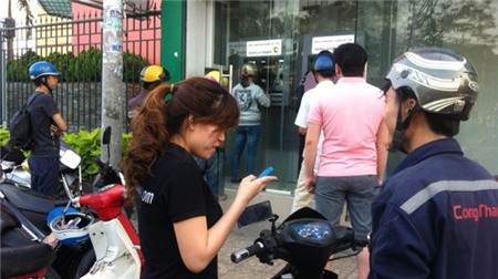 Xoay đủ cách chống quá tải ATM