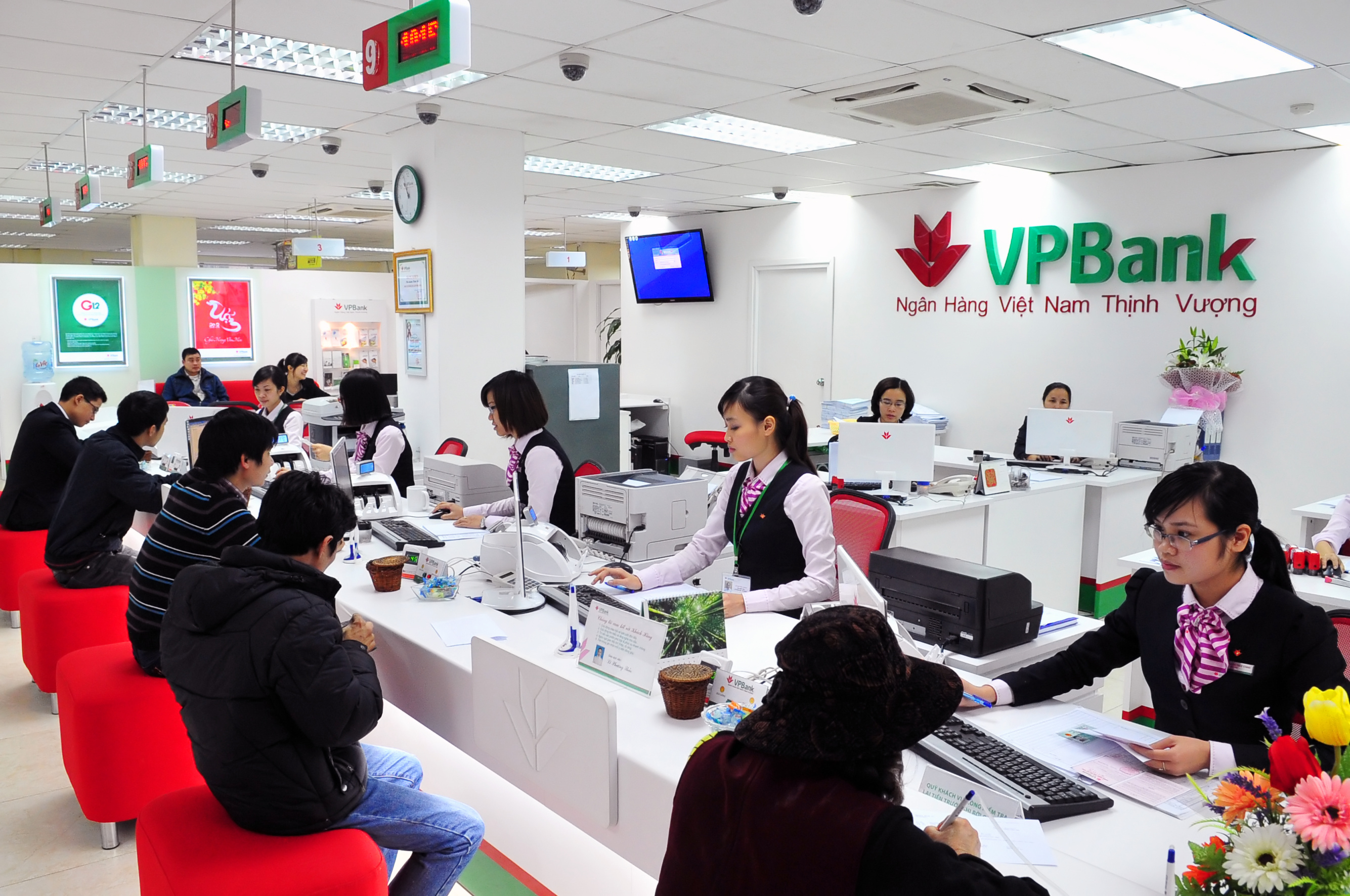 VPBank: Nợ xấu giảm còn 2,17%, kinh doanh ngoại hối và vàng lỗ hơn 137 tỷ đồng