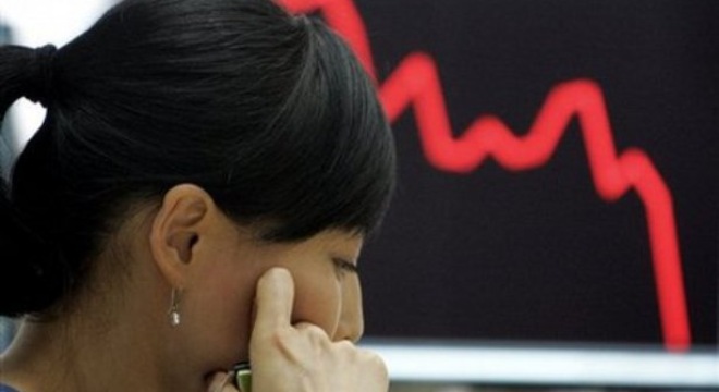 Lực bán tăng mạnh trở lại, VN-Index tuột khỏi mốc 585 điểm