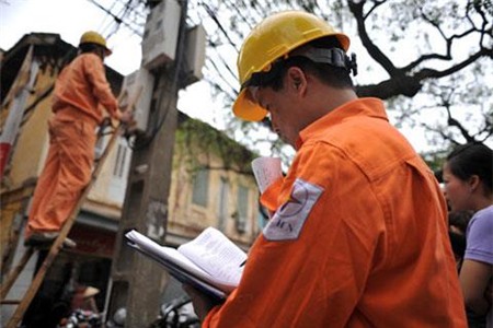 Nợ 8.000 tỉ, EVN trả cách nào?