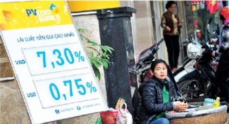 Lãi suất huy động giảm nhưng lãi suất cho vay vẫn đứng im