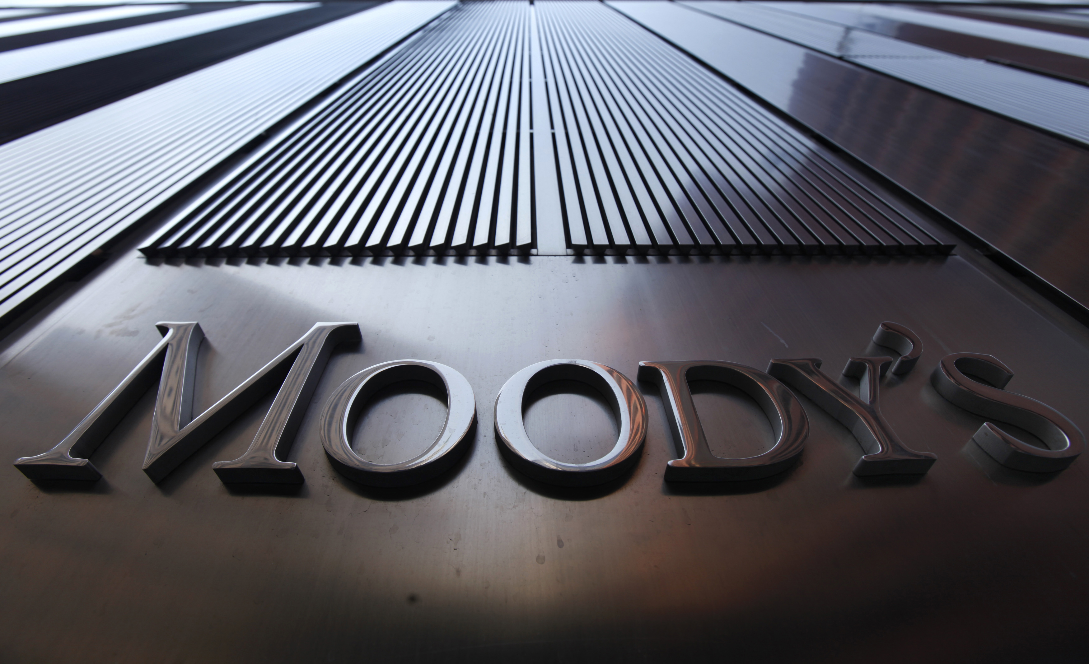 Nga: Moody's hạ xếp hạng 11 khu vực, 4 TP, 3 Cty nhà nước