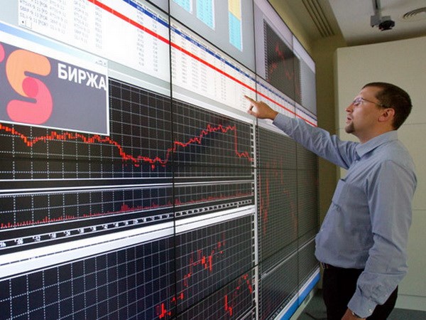 Thị trường chứng khoán Nga chao đảo, đồng ruble biến động