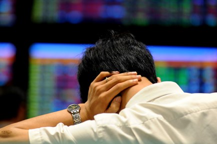 Sắc đỏ bao trùm thị trường, VN-Index mất mốc 600 điểm