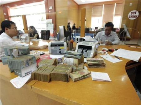 Một loạt ngân hàng tăng lãi suất để đáp ứng nhu cầu vốn