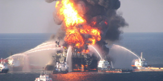 Khai thác dầu đá phiến Mỹ: uống thuốc độc giải khát