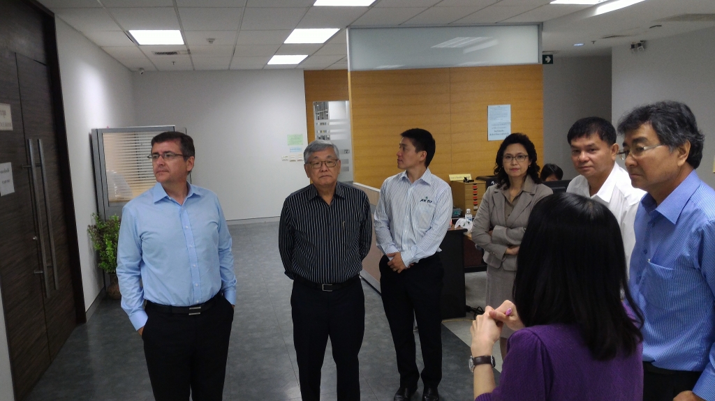 [Chart] Tháng 10: Nhà đầu tư tổ chức vào Việt Nam nhiều nhất kể từ năm 2010