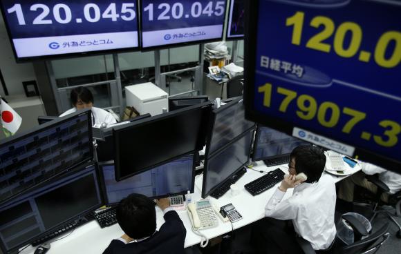 Sáng 9/12: Chứng khoán Châu Á giảm nhẹ, USD tăng, dầu giảm