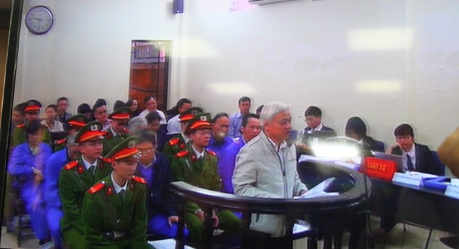  Phúc thẩm “bầu” Kiên: Bị cáo Kiên được đưa vào phòng xét xử 