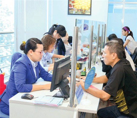 Lãi suất: Đầu vào giảm, đầu ra đứng