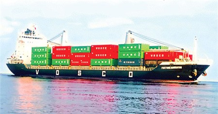 Đại gia tàu biển mắc cạn, ông chủ ngân hàng ôm nợ