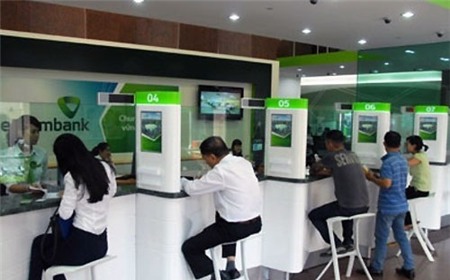 Vietcombank đòi 1.905 tỷ đồng nợ xấu, 2014 lãi 5.680 tỷ đồng