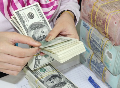 Nhiều ngân hàng niêm yết giá USD trong khoảng 21.500-21.510 đồng/USD