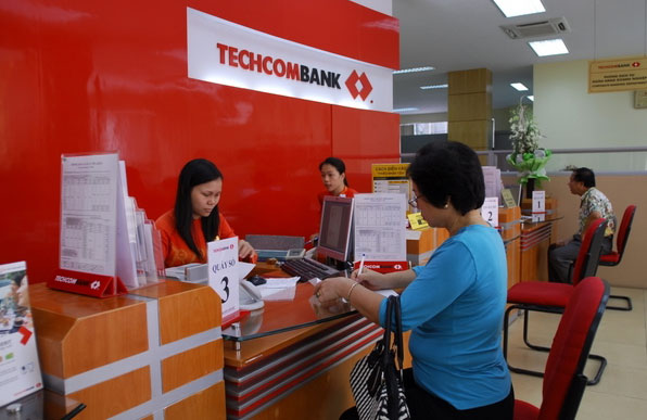 Techcombank: Không chia cổ tức 2014, phát sinh vấn đề trái phiếu chuyển đổi
