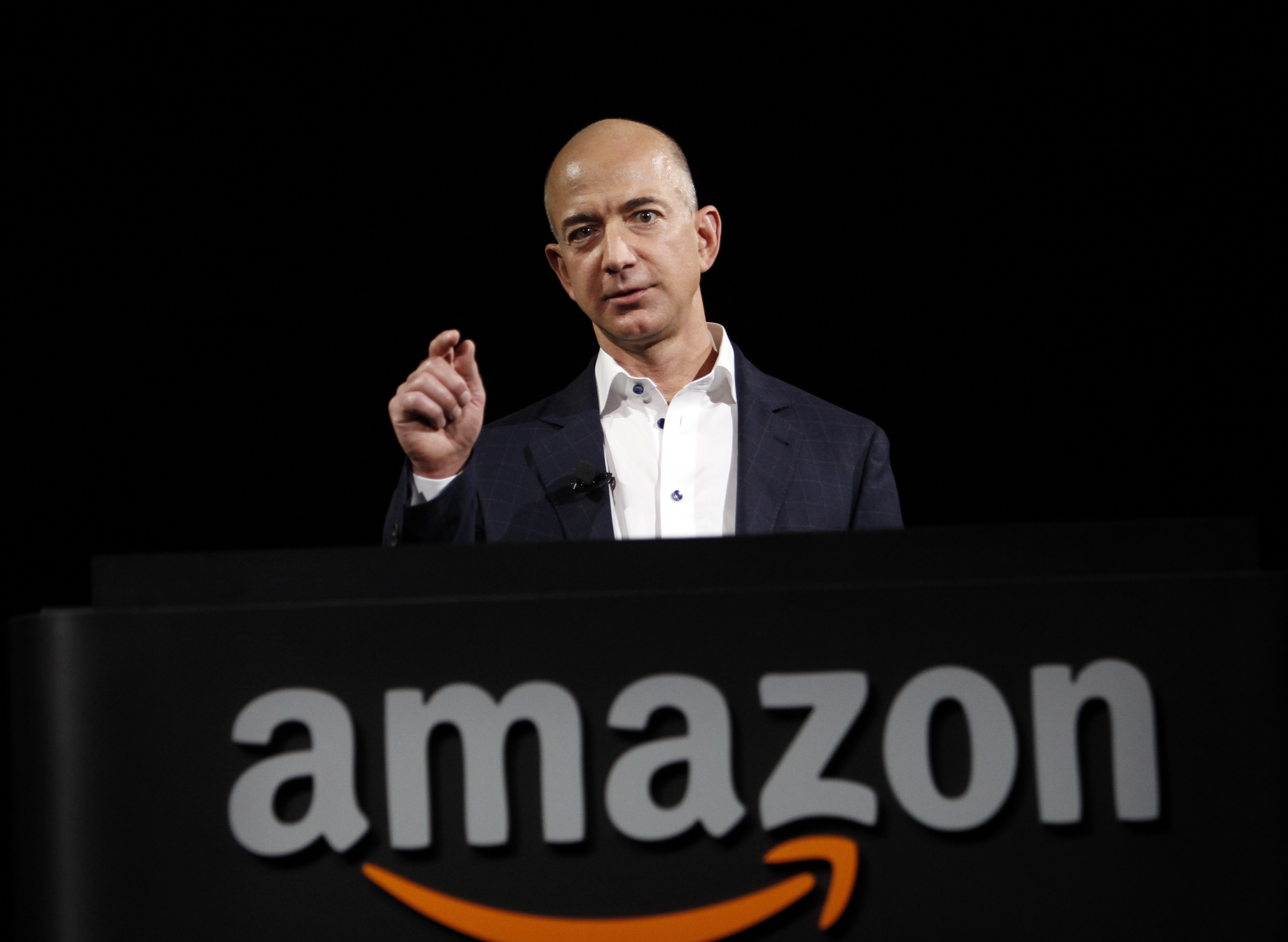 Tài sản tăng nhanh, CEO Amazon vươn lên giàu thứ 3 nước Mỹ