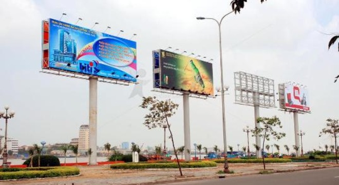 TP.HCM: Doanh nghiệp lo lắng vì cấp phép quảng cáo “đóng băng” 