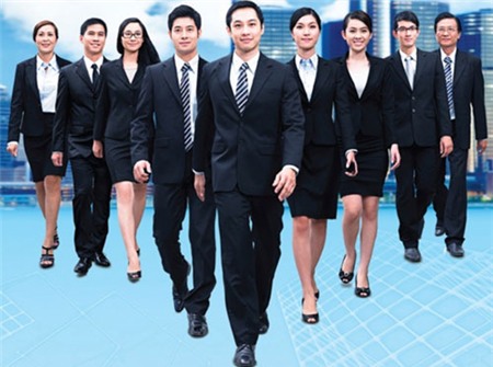 Ồn ào lãi khủng, ồ ạt tuyển người: Ngân hàng vào cầu