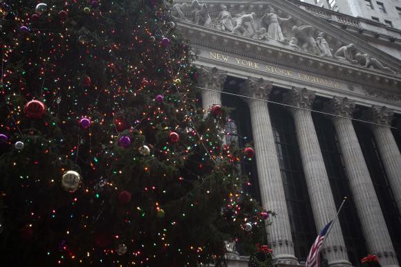 Chỉ số Dow Jones lên cao kỷ lục trước khi đóng cửa sớm nghỉ lễ Giáng Sinh