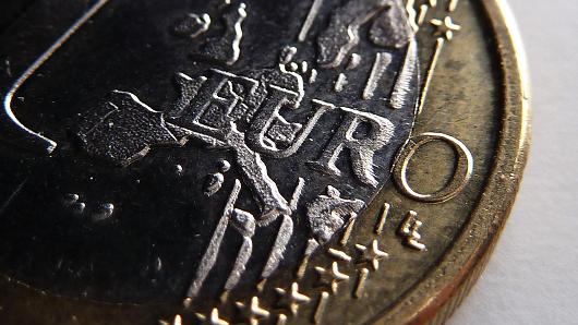 Tỷ giá: 1 USD đổi 1 Euro?