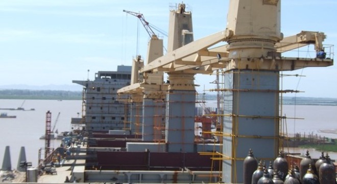 Đóng tàu ảo, rút tiền thật