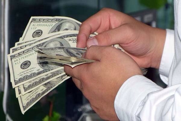 Ngân hàng đua truyền thông lãi suất thấp, doanh nghiệp lại nói không