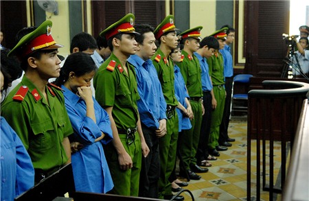 Tuyên án Huyền Như và đồng phạm - Tách yêu cầu của 5 công ty thành vụ án khác