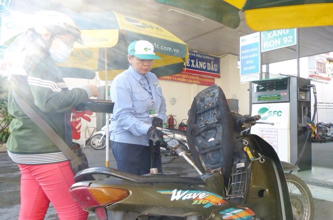 Đại lý được chiết khấu gần 1.000 đồng/lít xăng, dầu